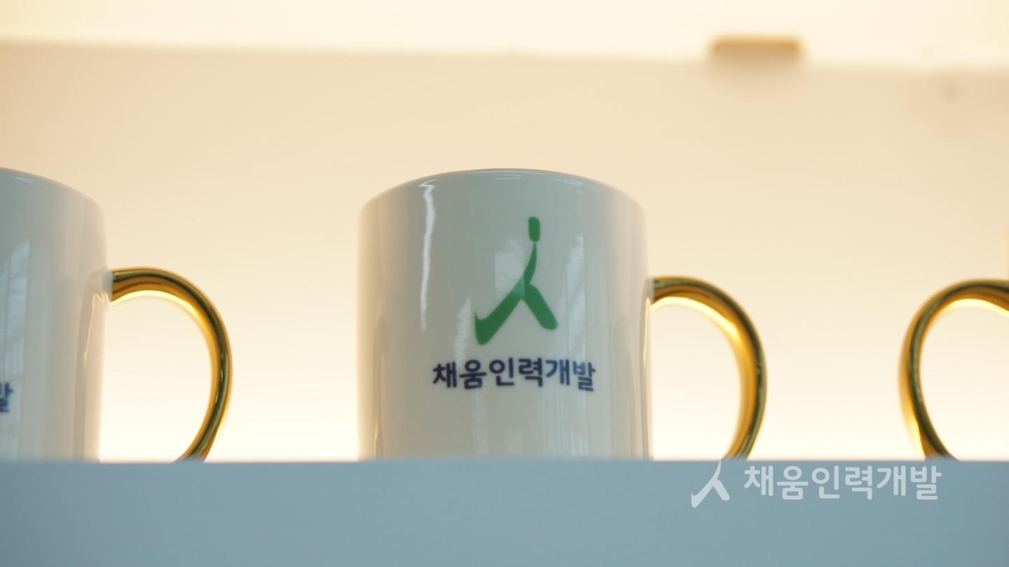 2000769928_a8L1j0nt_979102114363dea2eee1dc7a62f41a1417c20fbc.jpg 이미지크게보기